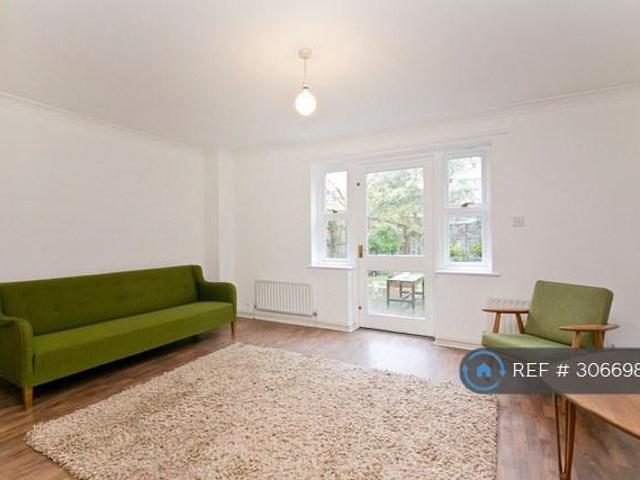 Celandine Drive, London, E8 3 bed semi detached house to rent £3,800 pcm £877 pw