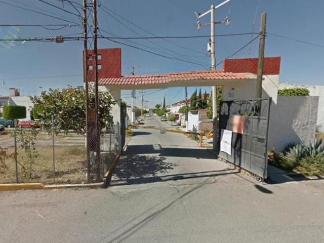CELAYA, CASUARINAS 100, FRACCIONAMIENTO DEL BOSQUE. 104M2