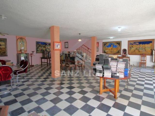 Celaya Gto. Centro: Casa en venta con dos locales comerciales y tres recamaras