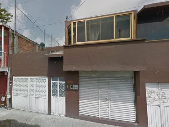 CELAYA, MARIANO ABASOLO. CASA CON LOCAL COMERCIAL. 168M2