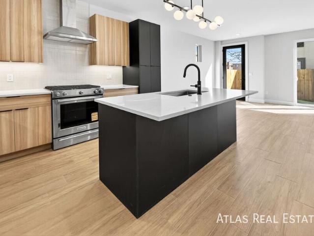 Celebrate the 4th with Savings! Lease by July 4 & Enjoy $3,995 Base Rent!