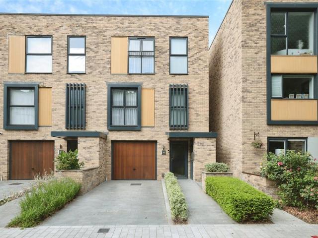 Celia Johnson Close, Denham. 4 bed semi detached house to rent £3,000 pcm £692 pw