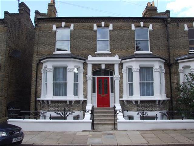 Celia Road, London 2 bed flat to rent £2,900 pcm £669 pw