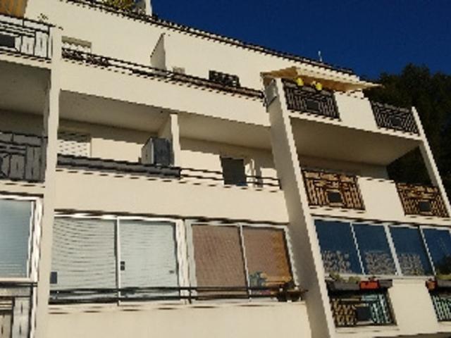 Celleneuve, face à Casino, F1 entièrement meublé, terrasse