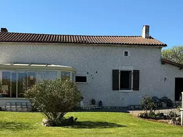 Cellefrouin 16260 Achat / Vente maison 7 pièces t7 jardin terrasse
