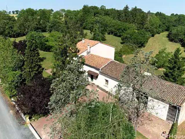 Celles sur Belle 79370 Achat / Vente maison 6 pièces t6 au dernier étage terrasse