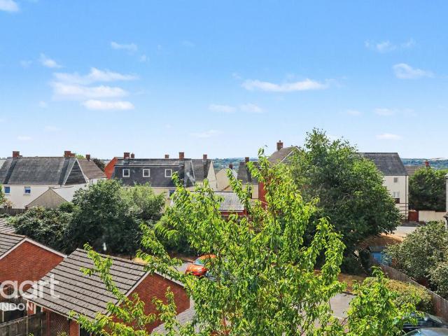 Celsus Grove, Swindon 2 bed apartment to rent £1,050 pcm £242 pw