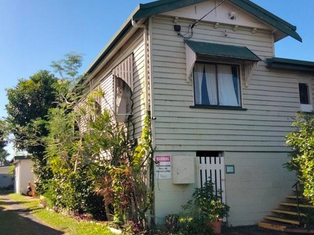 HIGH INCOME PRODUCING INVESTMENT CERTIFIED 14 BED BOARDING HOUSE PLUS 2 BED ACCOMIDATION