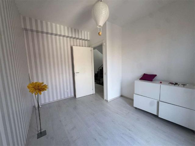 Cerza villa accorpata semi arredata 220mq