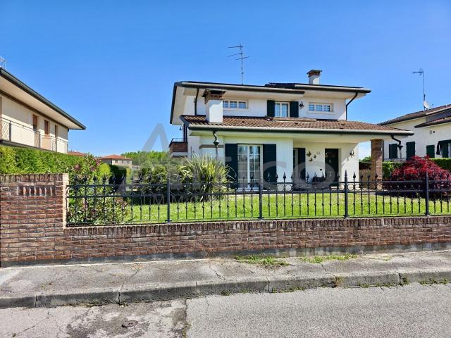 Ceregnano RO 8 vani 231mq