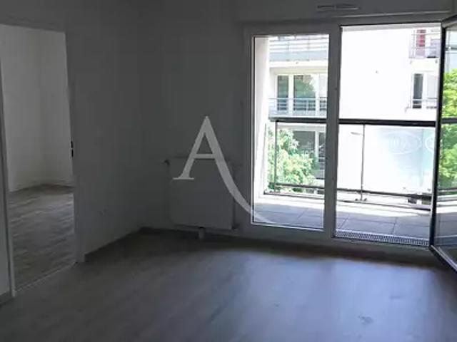 Cergy 95800 Location appartement 2 pièces t2 parking