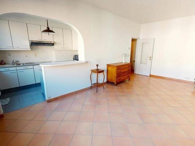 CERISIERS: APPARTEMENT 2 CHAMBRES +/ 79M2 + TERRASSE
