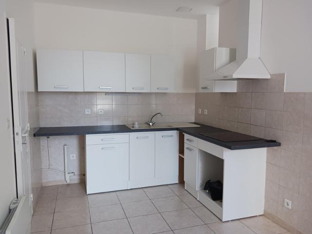 CERONS MAISON DE VILLE T4 AVEC 2 CHAMBRES ET 1 BUREAU PROC