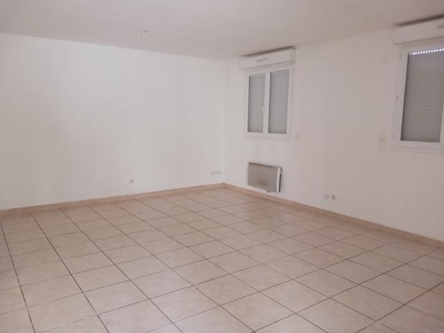 CERONS MAISON DE VILLE T4 AVEC 2 CHAMBRES ET 1 BUREAU PROC