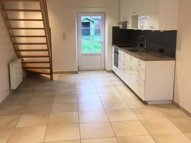 C'EST LOUÉ /Jolie maison avec jardin dans rue calme