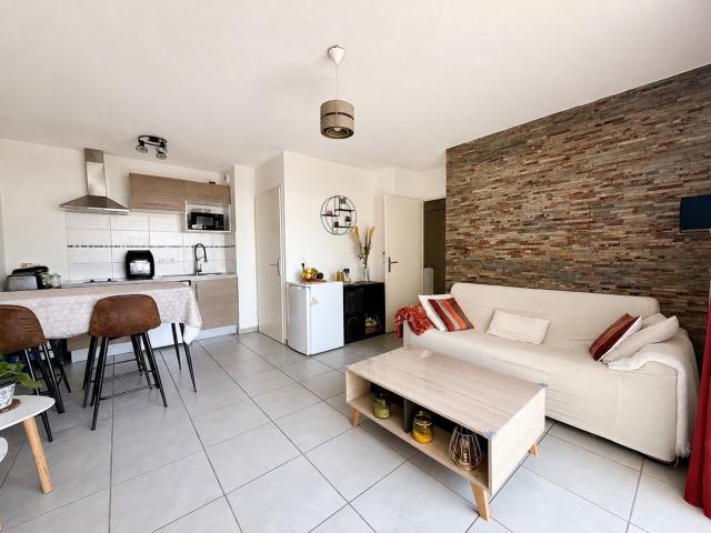 CESTAS GAZINET T2 LUMINEUX DE 41 M² AVEC BALCON ET PARKING VENDU OCCUPÉ