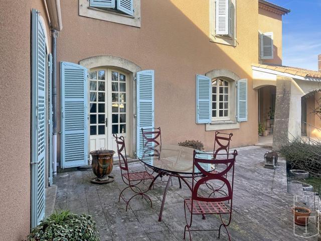 Cette villa a comme un petit air d'Italie ! 260m² Aubenas