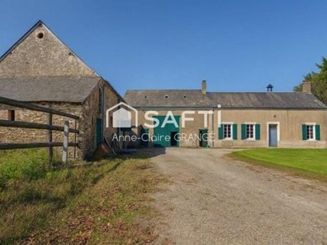 Cette ancienne fermette offre un cadre paisible au cœur de la campagne Sarthoise