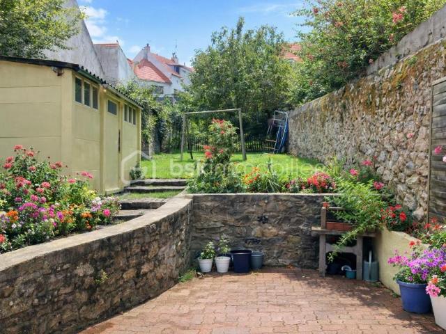 CET APPARTEMENT 81 M2, EST UNE TRèS BONNE AFFAIRE !