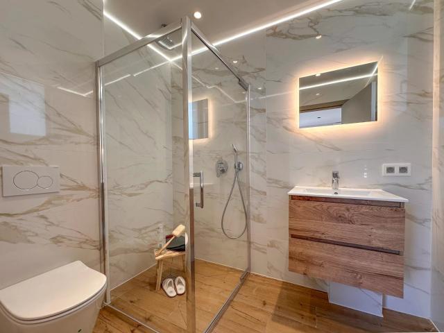 Cet appartement neuf de 5 pièces, situé à Adrets de l’Estére. 140m² Les Mayons