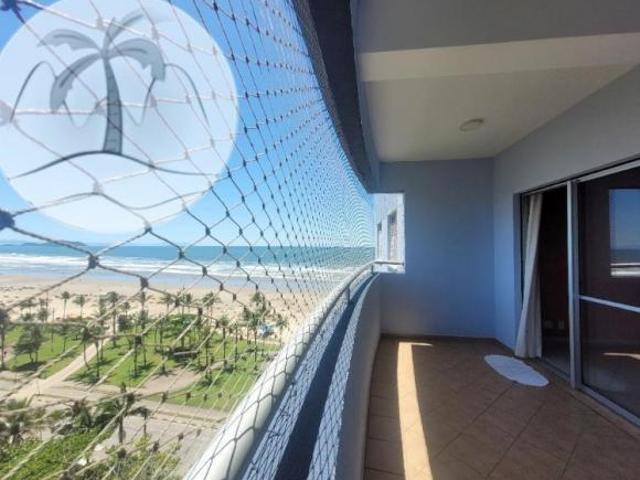 Céu azul e vista frontal da praia são os diferenciais desta Cobertura no 9o andar no Centro de Berti