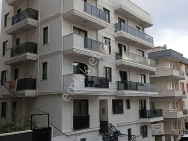 Cevatpaşa Mh. Güneş Sk. Yeni Bina'da, Ara Kat, Kiralık 2 + 1