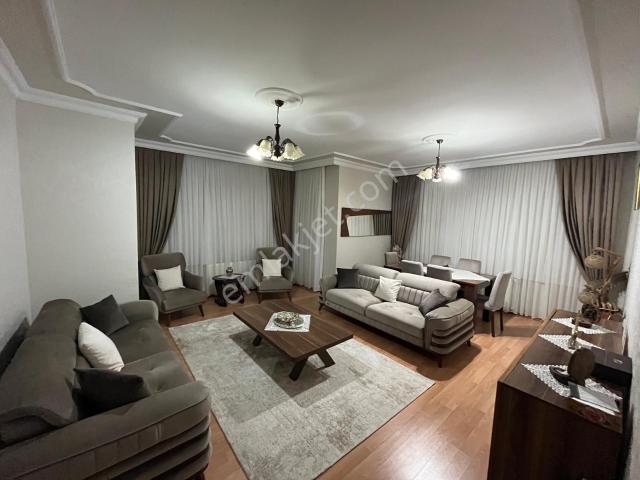 Cevdet Paşa Mahallesinde Site İçi Geniş Satılık 3+1 Daire