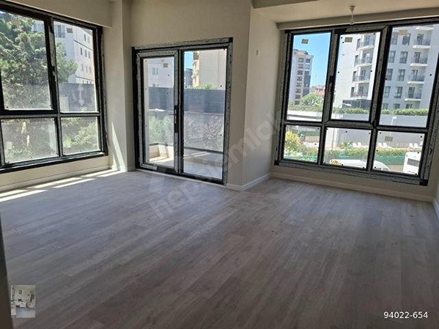 CEVİZLİ MERKEZ'DE FLORA DELUX SİTESİNDE KİRALIK DAİRE