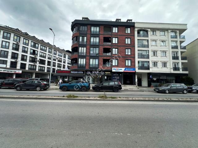 Cevizli Minibüs Cd.2 Yıllık 2.kat 2 Banyolu Balkonlu Kiralık 3+1