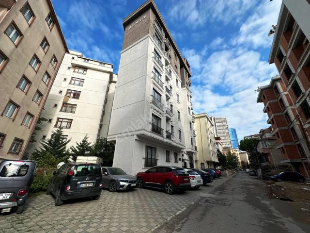 Cevizli'de 5 Yıllık 2 Balkonlu Otoparklı 2.kat 90m2 Kiralık 2+1