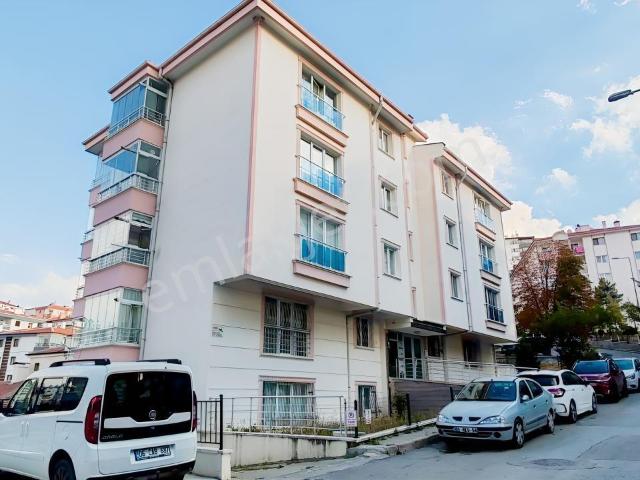Cevizlidere Caddesine Yakın Ara Kat Kombili 3+1 Satılık Daire