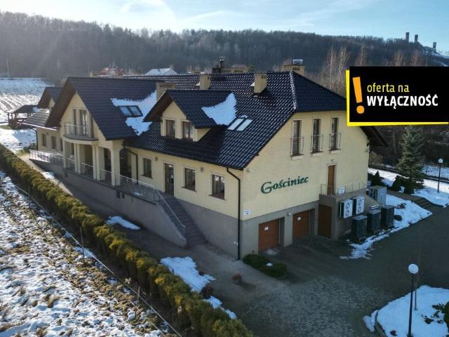 Hotel z gastronomią i mieszkaniami w Chęcinach 1223 m²
