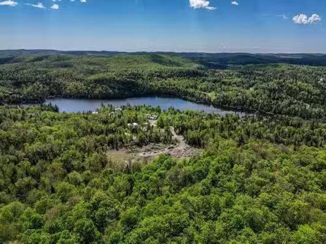 Ch. D'Entrelacs, Sainte Marguerite Du Lac Masson, QC, J0T 1L0.