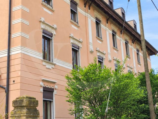 Ch. Des Roses 6, Bel appartement de 3,5 pièces dans un immeuble ancien aux hauts plafonds