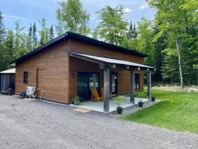 Ch. Du Golf, Sainte Lucie Des Laurentides, QC, J0T 2N0 house.