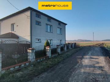 Przestronny dom z dużą działką i ziemią rolną