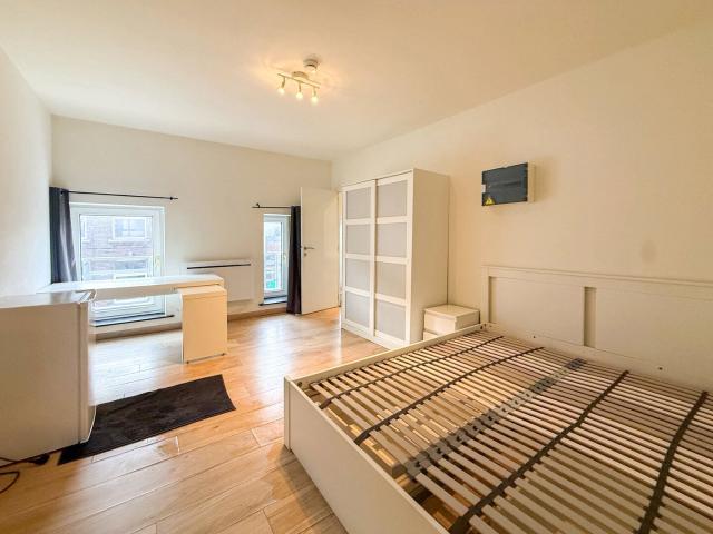 Chouette studio à louer dans le centre de Charleroi
