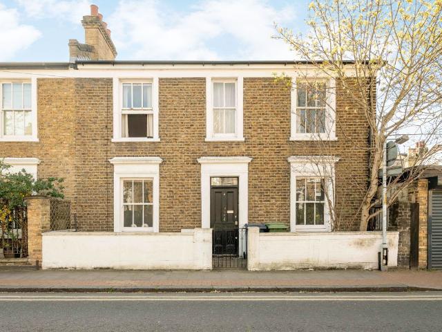 Choumert Grove, London SE15, 2 bed detached house to rent, £2,500 pcm | PrimeLocation