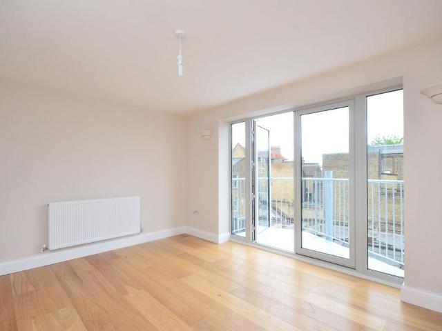 Choumert Road, Peckham, London, SE15 2 bed flat to rent £2,100 pcm £485 pw