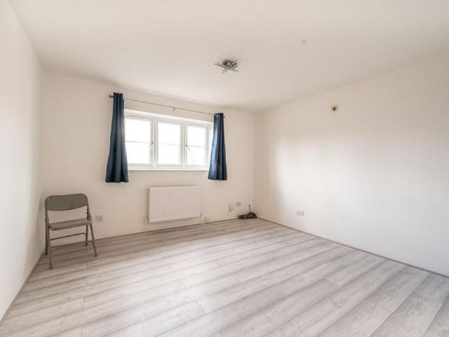 Chobham Road, Maryland, London, E15 2 bed flat to rent £1,850 pcm £427 pw