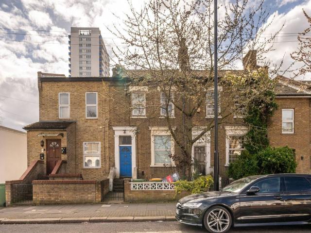 Chobham Road, Stratford, London E15, 1 bed flat to rent, £2,600 pcm | PrimeLocation