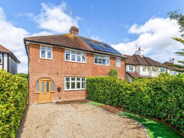 Chobham Road, Sunningdale, Berkshire 3 bed semi detached house to rent £3,500 pcm £808 pw
