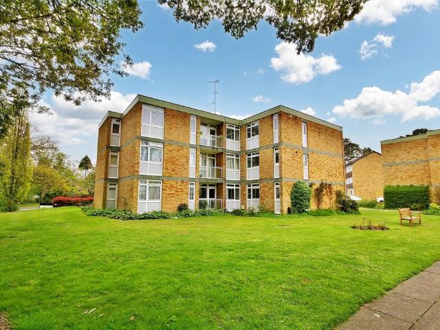 Chobham Road, Woking, Surrey, GU21 2 bed apartment to rent £1,500 pcm £346 pw