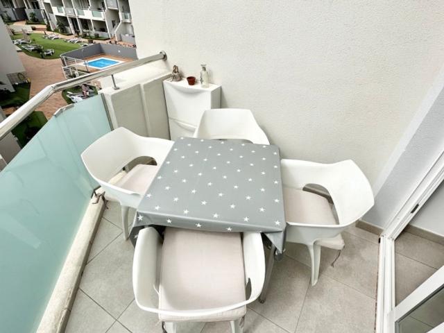 Chocolate Cookie: A/C, Pool, Desk & Sunny terrace
