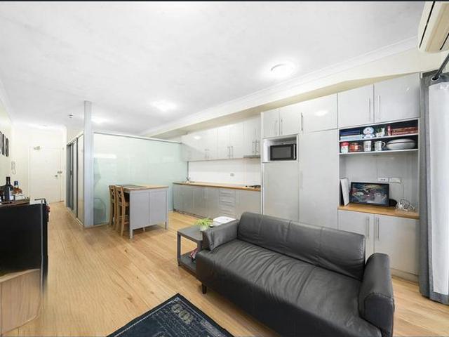 CHOICE OF 5 APARTMENTS IN THE HEART OF SURRY HILLS
