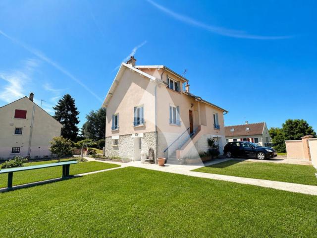 CHOISY EN BRIE Maison familiale T7 avec jardin, sous sol et beaux volumes