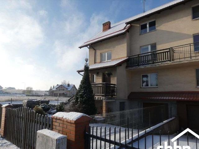 Przestronny bliźniak 215 m² z garażem i tarasem