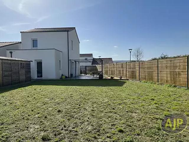 Cholet 49300 Location maison 5 pièces t5 terrasse parking