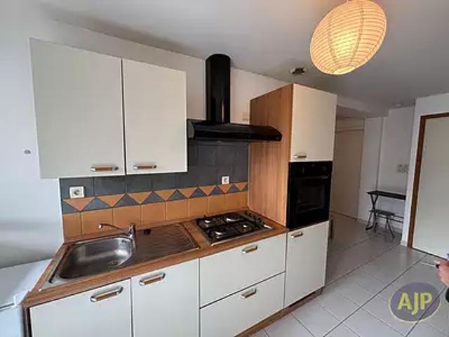 Cholet 49300 Location appartement 1 pièce t1 au dernier étage