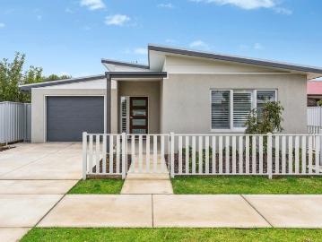 Choose from two brand new luxury central villa's